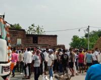 औरंगाबाद:  ट्रैक्टर-कार की टक्कर में 3 लोगों की मौत, 2 घायल