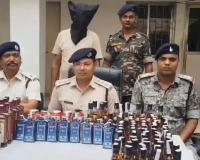राशन दुकान की आड़ में चल रहा था अवैध शराब का कारोबार, भारी मात्रा में शराब के साथ एक गिरफ्तार