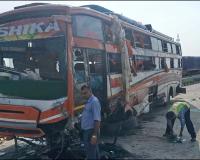 औरंगाबाद: ताजमहल घूमने निकले पर्यटकों की बस पलटी, 13 यात्री घायल