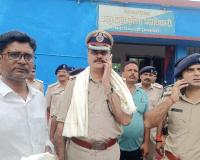 आईजी ने पकरीबरावां में विधि-व्यवस्था और लंबित कांडों की समीक्षा 