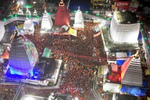  सावन की पहली सोमवारी पर आस्था का महासंगम, देवघर में कांवरियों का सैलाब