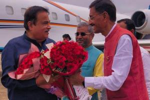 रांची पहुंचे नितिन गडकरी, गढ़वा में फोर लेन रोड का करेंगे उद्घाटन, रांची में कई परियोजनाओं की देंगे सौगात