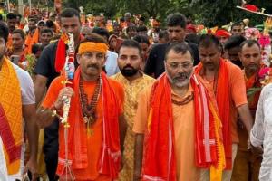 देवघर: बाबा बैद्यनाथ मंदिर में जबरन प्रवेश को लेकर सांसद निशिकांत दुबे और मनोज तिवारी समेत पांच पर एफआईआर