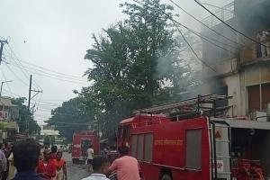 रांची: सहजानंद चौक स्थित बिल्डिंग में भीषण आग, दो दुकानें जलकर राख