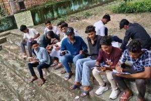 तिलौथू हाई स्कूल की परीक्षा व्यवस्था पर सवाल, कदाचार का वीडियो हुआ वायरल