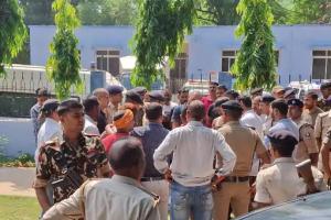 रोहतास : पुलिस के सामने चचेरे चाचा ने भतीजी को गोली मारकर उतारा मौत के घाट