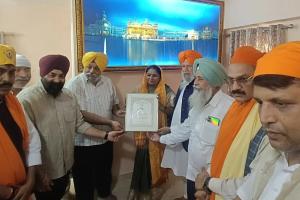 पटना साहिब में मुख्यमंत्री रेखा गुप्ता और अनुराग ठाकुर ने मत्था टेका, बोले — गुरु नानक देव के उपदेश आज भी हैं समाज के मार्गदर्शक