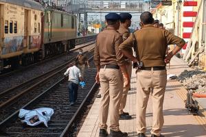 मिर्जापुर के चुनार रेलवे स्टेशन पर ट्रेन से कटकर 6 महिलाओं की मौत