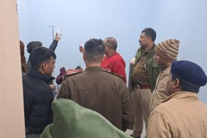  थावे मंदिर चोरी कांड में पुलिस–अपराधी मुठभेड़, गोली लगने से दूसरा आरोपी घायल, मुकुट का हिस्सा बरामद