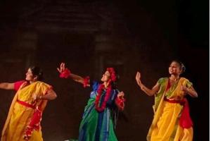 पटना में ‘रक्तकरवी’ का प्रभावशाली मंचन, नंदनी बनीं रत्ना पाल