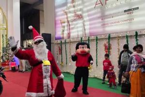 पटना में क्रिसमस की रौनक, चर्चों से बाजार तक उत्सव का माहौल