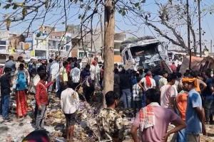 हजारीबाग में भीषण सड़क हादसा: ट्रेलर की टक्कर से तीन की मौत, कई घायल