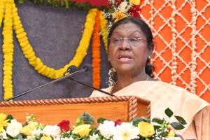 गोवर्धन धाम पहुंचीं राष्ट्रपति द्रौपदी मुर्मु, पारंपरिक 7 कोस परिक्रमा कर लिया आशीर्वाद