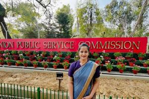 औरंगाबाद की बेटी मोनिका श्रीवास्तव ने रचा नया इतिहास, यूपीएससी में हासिल किया 16वां रैंक