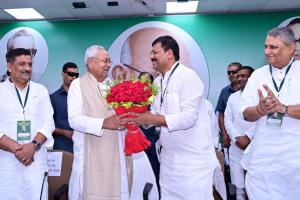 जेडीयू विधायक दल की बैठक में नेता का फैसला टला, चयन का अधिकार नीतीश कुमार को सौंपा गया