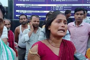 मुजफ्फरपुर अग्निकांड के बाद अपनों की तलाश में भटकते रहे परिजन, अस्पताल परिसर में गूंजती रही चीख-पुकार