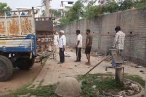 यज्ञ से लौट रही मासूम को तेज रफ्तार हाइवा ने कुचला, पांच वर्षीय बच्ची की मौत, मां-बेटी गंभीर