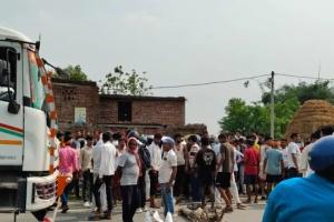 औरंगाबाद:  ट्रैक्टर-कार की टक्कर में 3 लोगों की मौत, 2 घायल