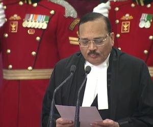 जस्टिस सूर्यकांत ने ली शपथ, बने देश के 53वें मुख्य न्यायाधीश