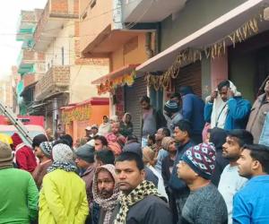 दाउदनगर में कपड़े के गोदाम में भीषण आग, लाखों की संपत्ति राख