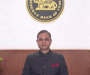 RBI ने घटाई रेपो रेट, सस्ते होंगे लोन; EMI में मिलेगी बड़ी राहत, हाउसिंग सेक्टर में बढ़ेगी रौनक