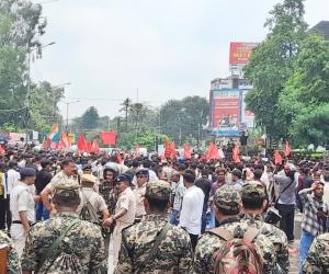 पटना में छात्रों के राजभवन मार्च से पहले बवाल, पुलिस लाठीचार्ज और वाटर कैनन से प्रदर्शनकारियों को रोका